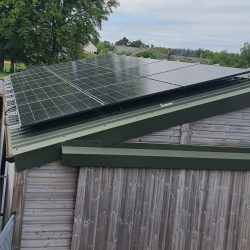Tiger Neo panels with on roof rails (outbuilding)