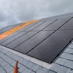 TIGER NEO PANELS WITH GSE IN ROOF ON SLATE